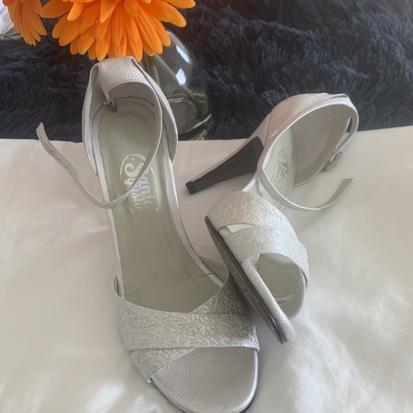 Colombian Heel - Picture 5 of 8